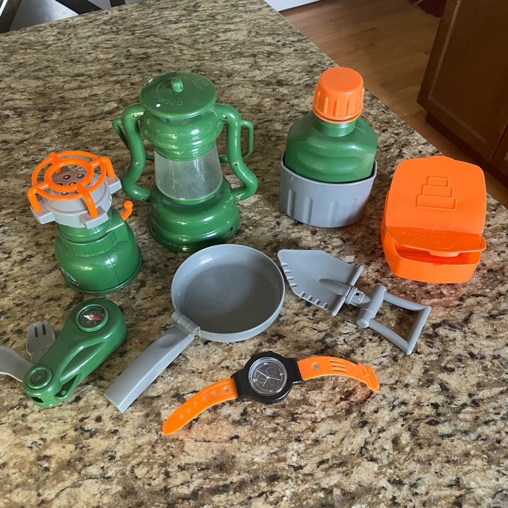 Pretend camping set playset
